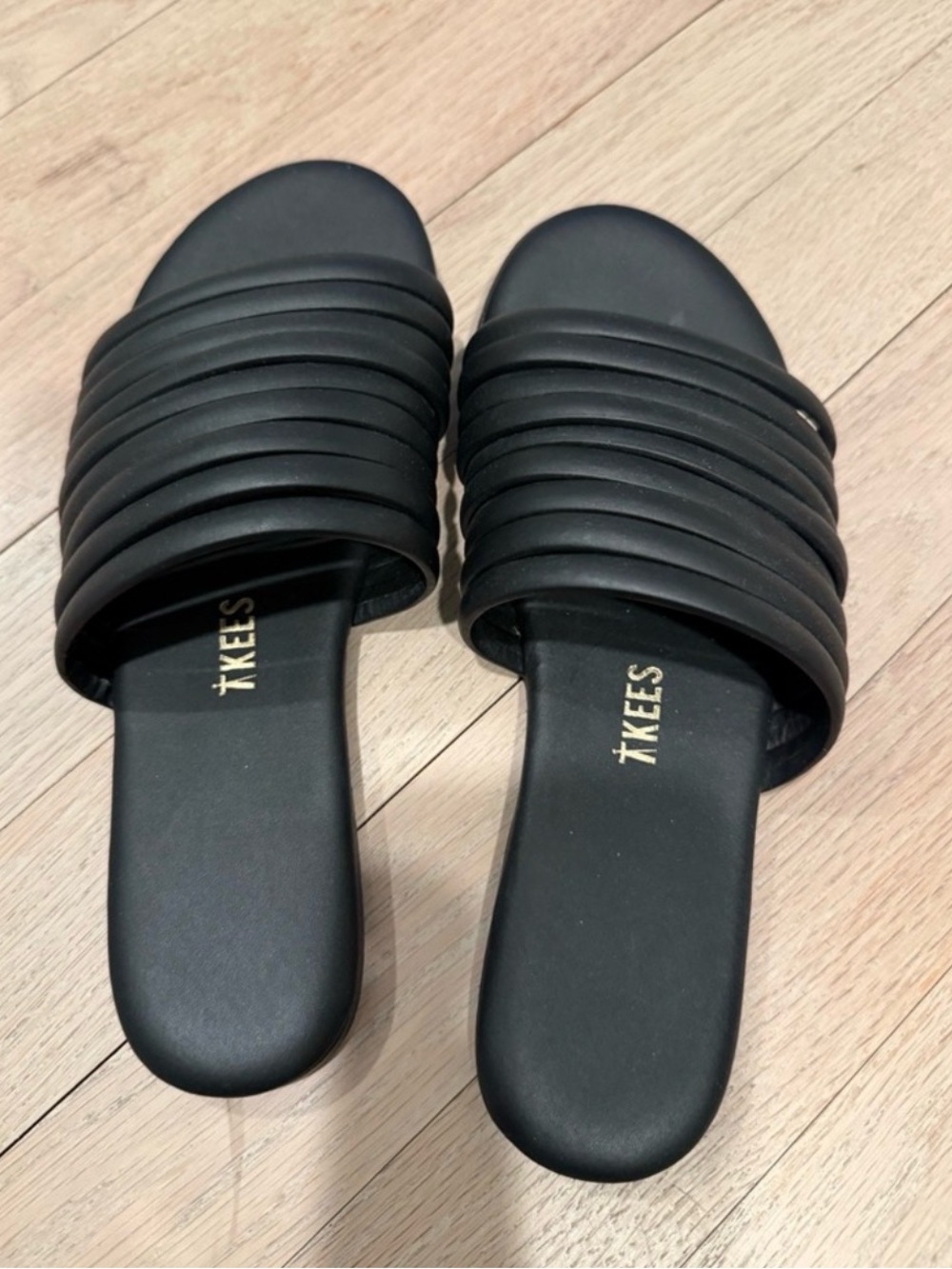 TKEES Black Ribbed Strap Slide Sandals